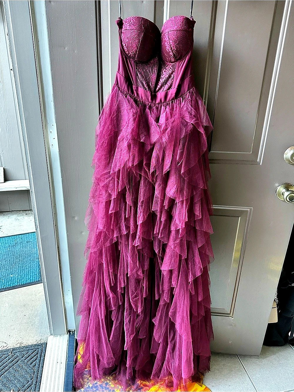 Fashion Nova Lace Bustier Ruffle Maxi Dress
Size XS NWT